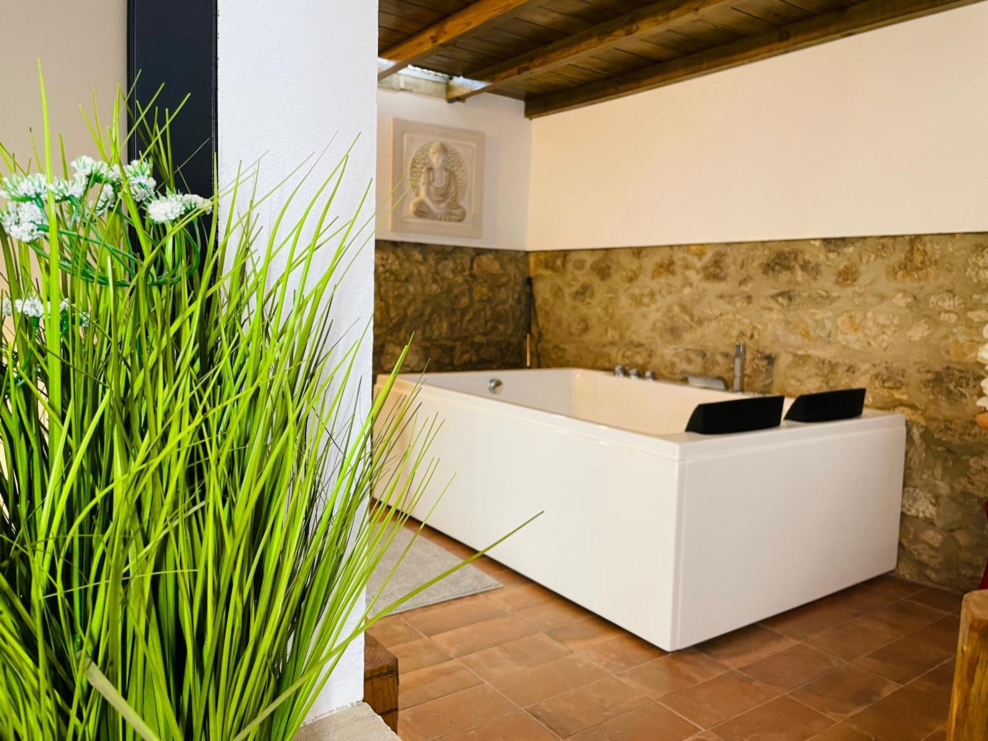 Holiday home Tufa Guest House, Wellness & - Campus